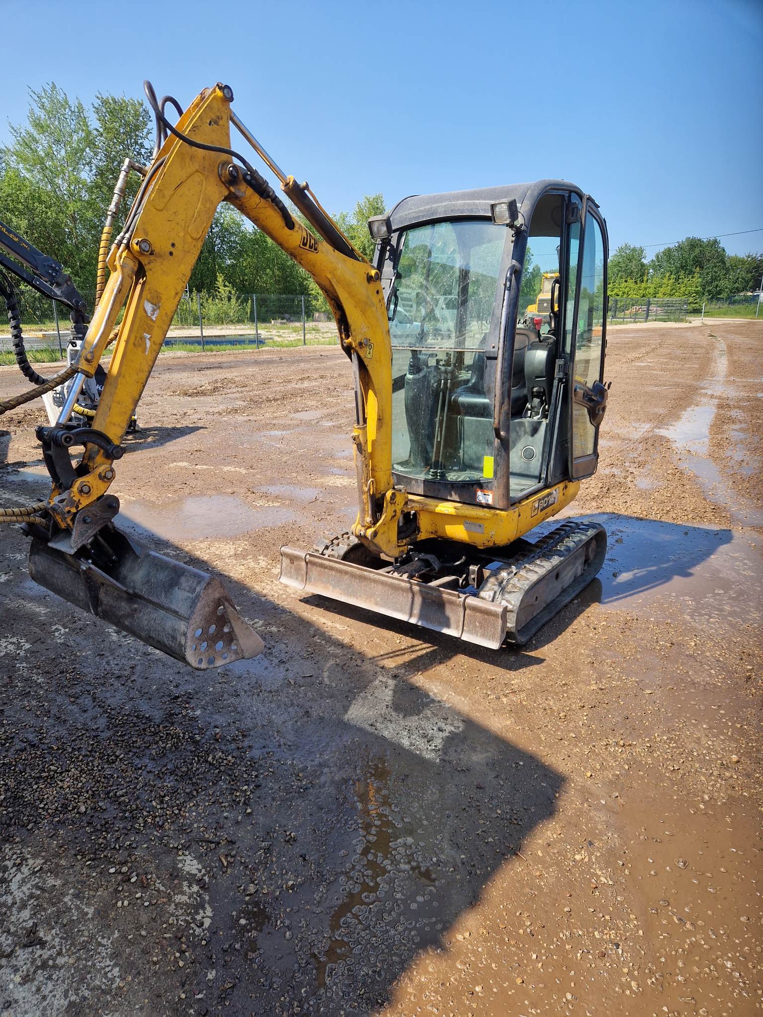 JCB 8018